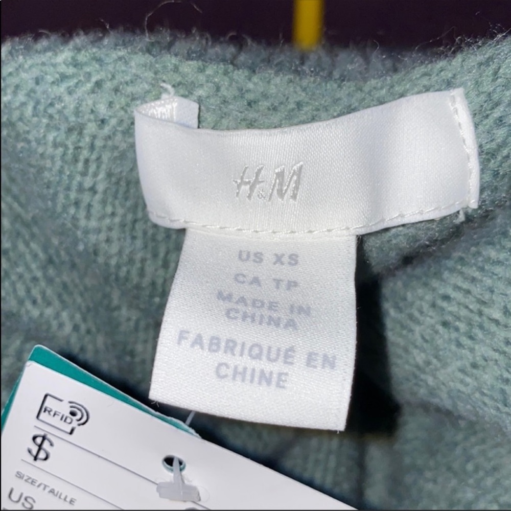 H&M Sweater - Picture 5 of 6